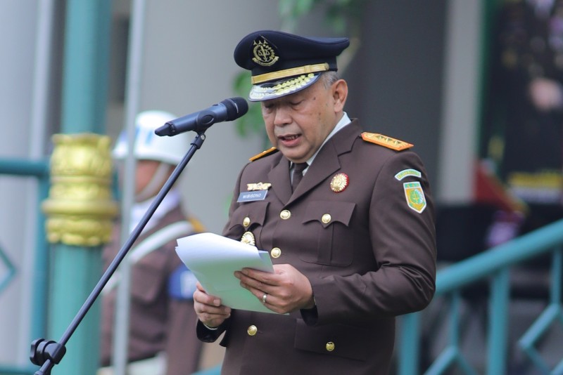 Foto Wakil Jaksa Agung Feri Wibisono saat Memimpin Upacara Khidmat yang Diikuti oleh seluruh Korps Adhyaksa di Lingkungan Kejaksaan Agung Foto Wakil Jaksa Agung Feri Wibisono saat Memimpin Upacara Khidmat yang Diikuti oleh seluruh Korps Adhyaksa di Lingkungan Kejaksaan Agung
